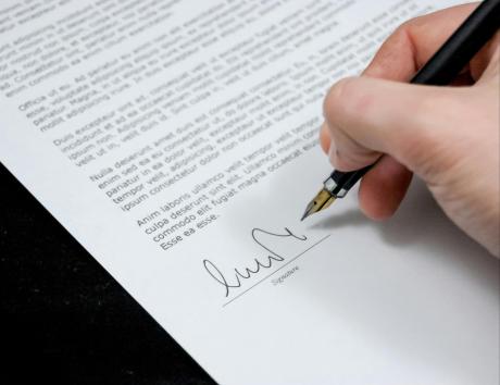 Πώς υπογράφω στη συνοδευτική επιστολή;