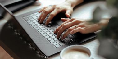 Jak napisać skuteczne CV? Pełny poradnik + przykłady