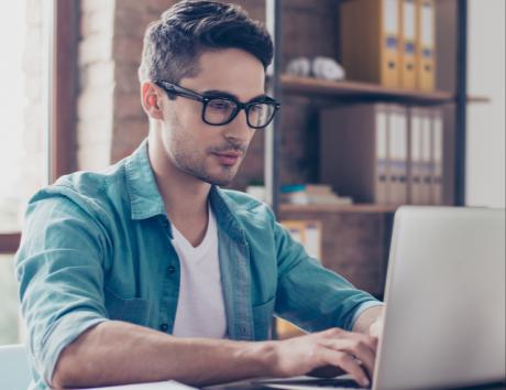 I ett funktionellt CV mixar du utbildning, arbeten, projekt och kompetenser under samma rubrik eller tema, utan hänsyn till om de skett under olika perioder i ditt liv.