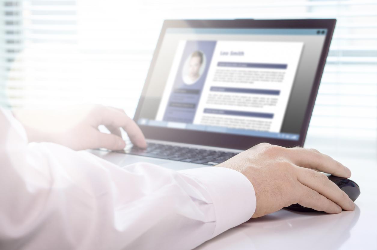 Using a CV maker