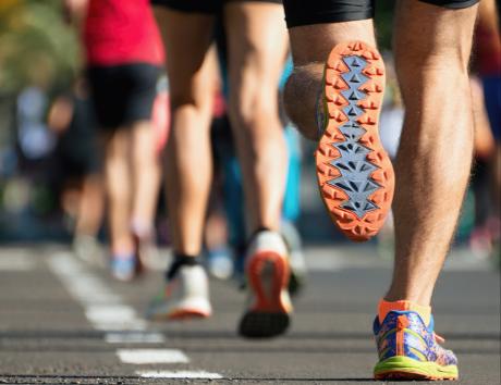 Kuvassa on maratonjuoksijoita, joiden usein kannattaa mainita harrastuksensa CV:ssä.