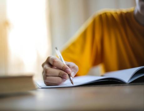 Showcasing writing skills on your resume: A complete guide with examples